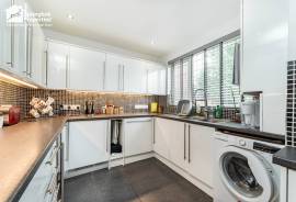 5 bedroom, Detached house for sale