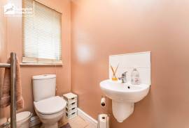 5 bedroom, Detached house for sale