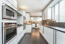 5 bedroom, Detached house for sale