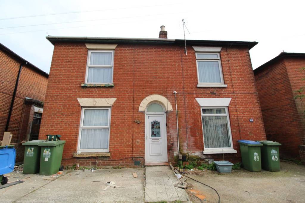 3 bedroom, Semi-detached house for sale
