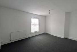 3 bedroom, Semi-detached house for sale