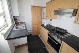 3 bedroom, Semi-detached house for sale