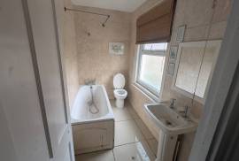 3 bedroom, Semi-detached house for sale