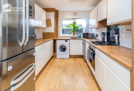 2 bedroom, Terraced House for sale