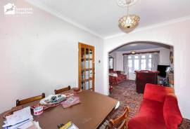 3 bedroom, Semi-detached house for sale