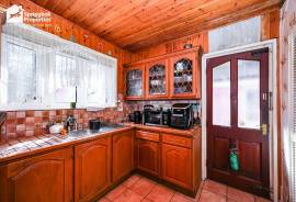 3 bedroom, Semi-detached house for sale