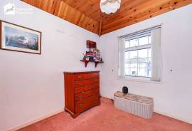 3 bedroom, Semi-detached house for sale