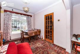 3 bedroom, Semi-detached house for sale