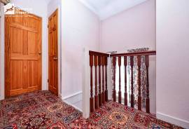 3 bedroom, Semi-detached house for sale