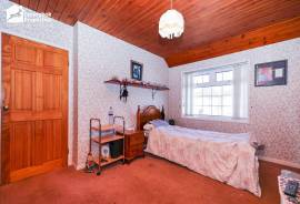 3 bedroom, Semi-detached house for sale