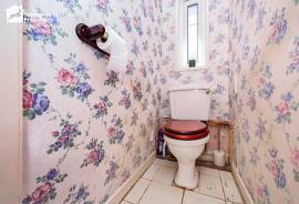 3 bedroom, Semi-detached house for sale