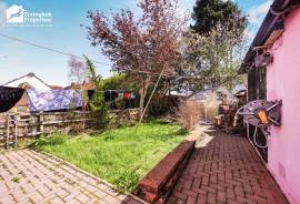 3 bedroom, Semi-detached house for sale