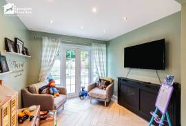 4 bedroom, Semi-detached house for sale