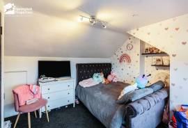 4 bedroom, Semi-detached house for sale