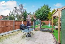4 bedroom, Semi-detached house for sale