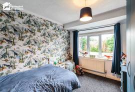 4 bedroom, Semi-detached house for sale