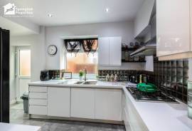 4 bedroom, Semi-detached house for sale