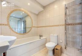 4 bedroom, Semi-detached house for sale