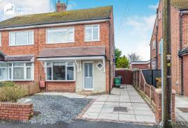4 bedroom, Semi-detached house for sale