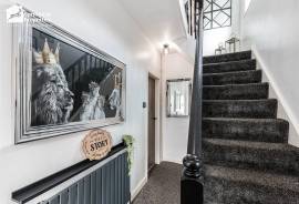 4 bedroom, Semi-detached house for sale
