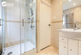 4 bedroom, Semi-detached house for sale