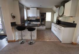 3 bedroom, Detached house for sale