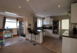 3 bedroom, Detached house for sale