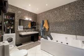 Apartment for rent in Riga, 161.00m2
