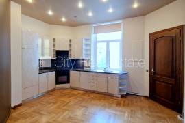 Apartment for rent in Riga, 160.00m2