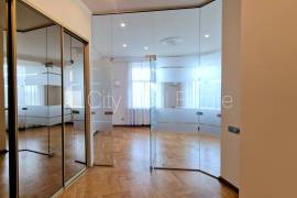 Apartment for rent in Riga, 160.00m2