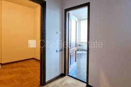 Apartment for rent in Riga, 160.00m2