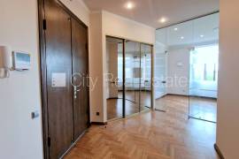 Apartment for rent in Riga, 160.00m2