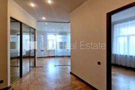 Apartment for rent in Riga, 160.00m2