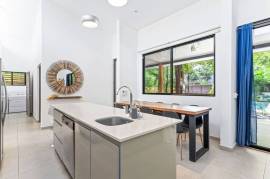 Casa Oasis: Modern Tropical Living Minutes from Tamarindo