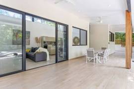 Casa Oasis: Modern Tropical Living Minutes from Tamarindo