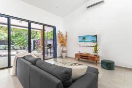 Casa Oasis: Modern Tropical Living Minutes from Tamarindo