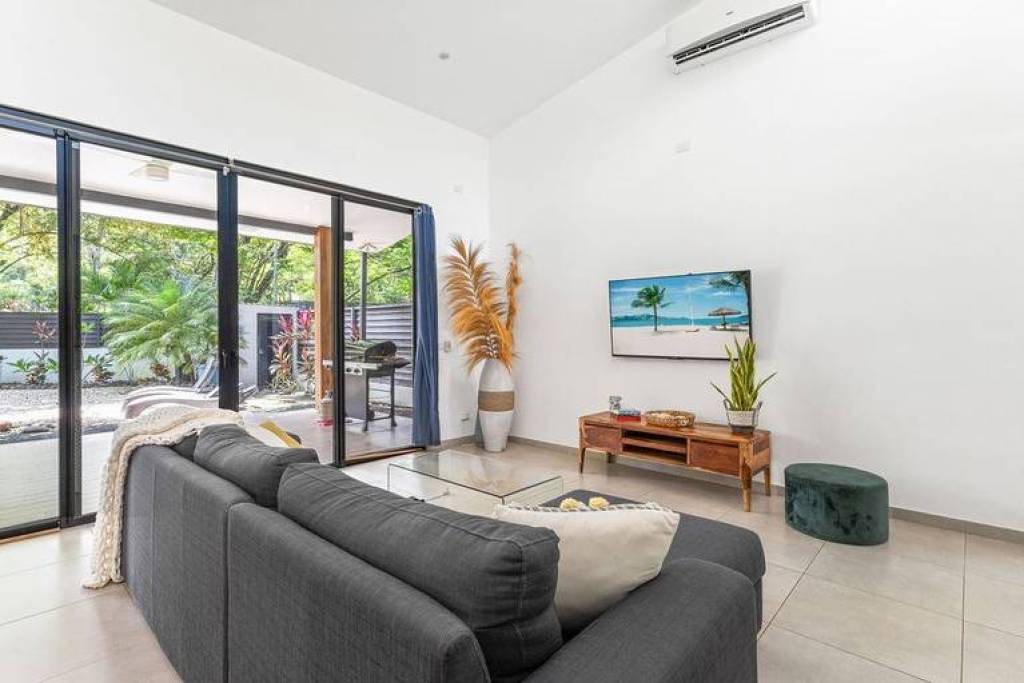 Casa Oasis: Modern Tropical Living Minutes from Tamarindo