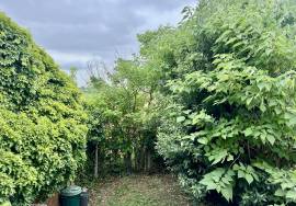 EXCLUSiViTE: À issigeac, Maison de village avec jardin a renover