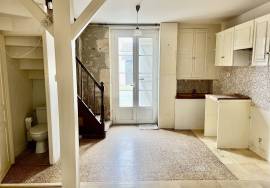 EXCLUSiViTE: À issigeac, Maison de village avec jardin a renover