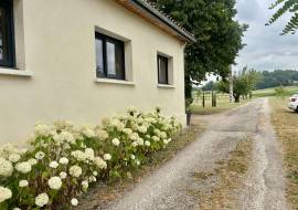 Somptueuse maison de maitre renovee avec dependances.