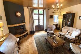 Charmante propriete de caractere au cœur de ce village perigourdin prise, avec une vue imprenable.