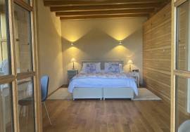 EXCLUSiViTE À BiRON: Propriete en pierres avec piscine, dependances a renover et vue imprenable sur le chateau de Biron