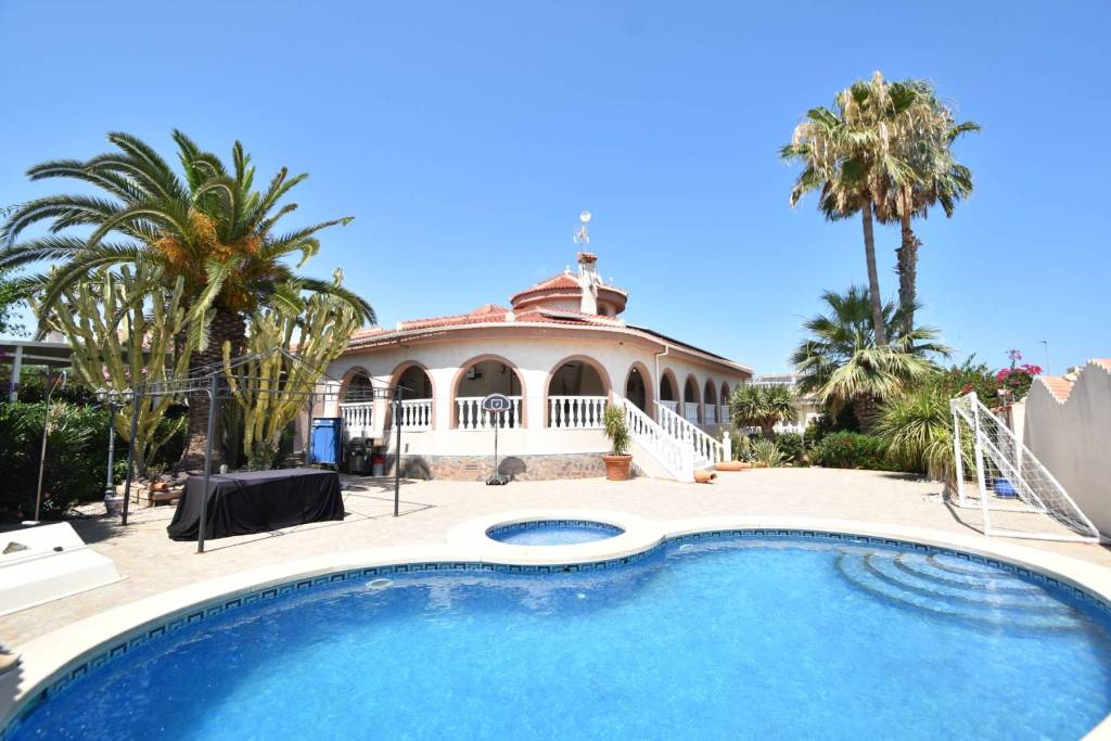 FABULOUS VILLA WITH 3 BEDROOMS, PRIVATE POOL AND GUEST ANNEX
