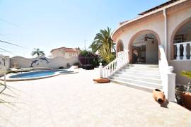 FABULOUS VILLA WITH 3 BEDROOMS, PRIVATE POOL AND GUEST ANNEX