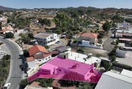 Ground Floor House with an Adjoining Shop for sale in Kornos village, Larnaca