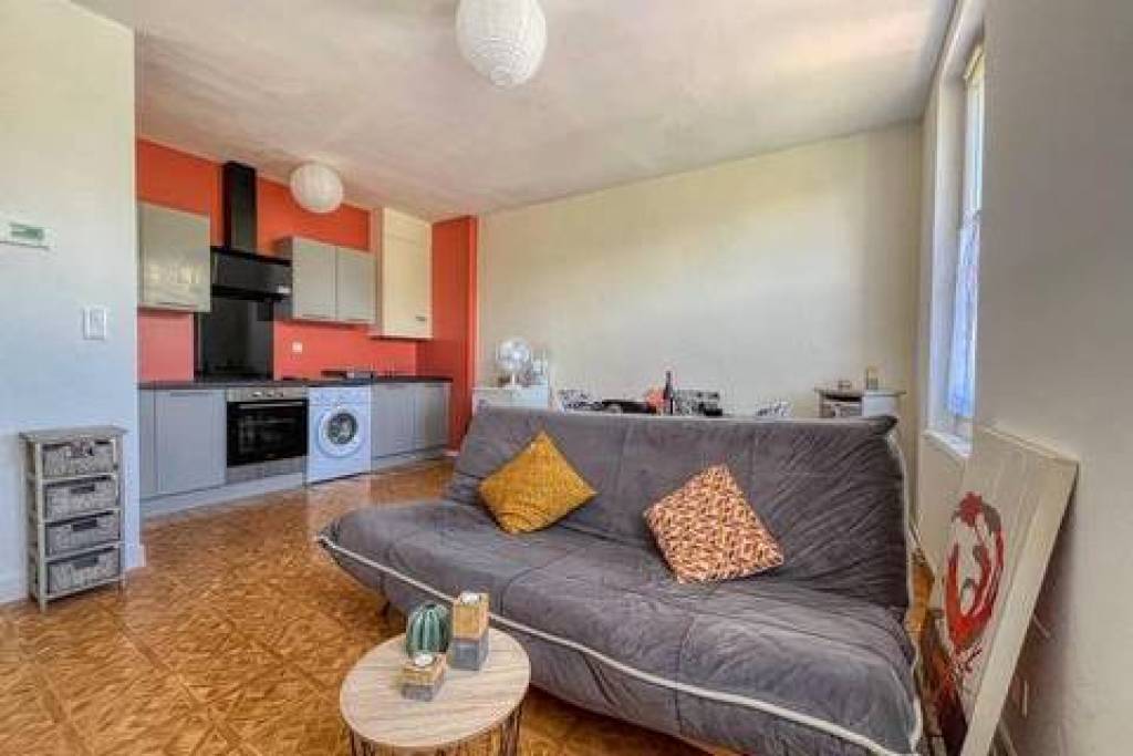 Appartement rénové 47m2 au 1er et dernier étage d'une petite copropriété