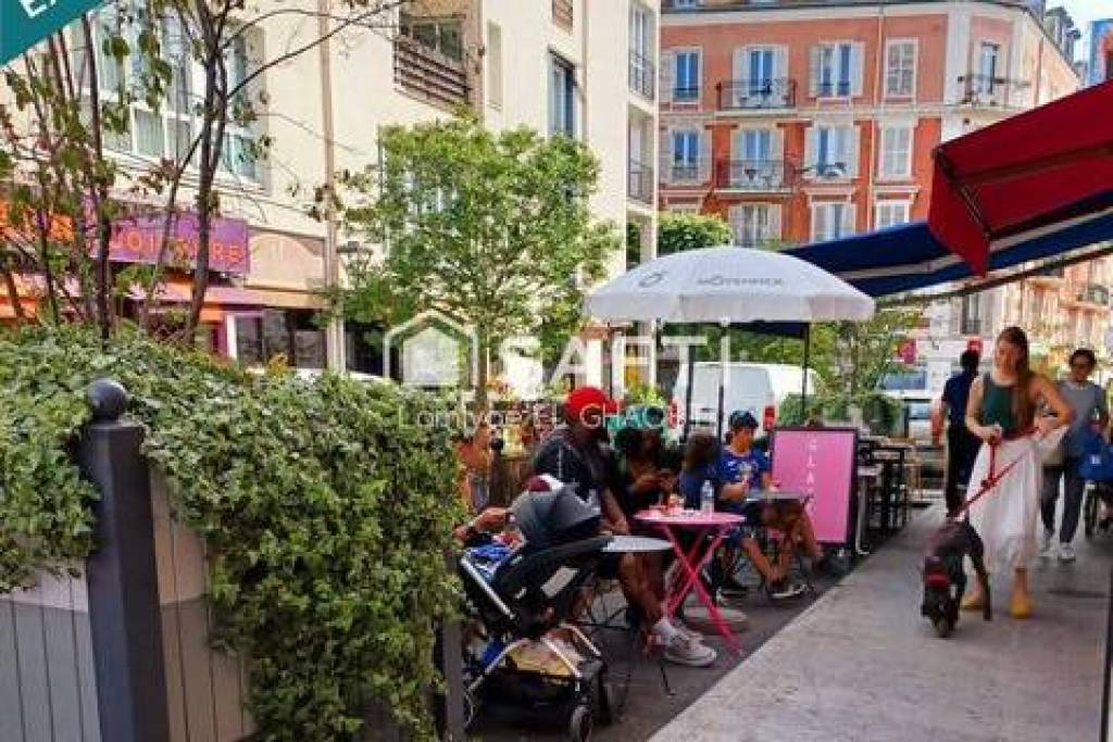 Local commercial BOUTIQUE au coeur du VILLAGE