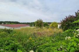A DESTINATION COMMERCIALE, TERRAIN DE 1550 M2, AXE PASSANT, PROCHE JAUFERTIE