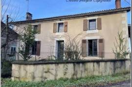 Dpt (79), à vendre CLAVE : maison P6 de 133.19 m² - 4 ch - dépendances - Terrain de 17 hectares, forage