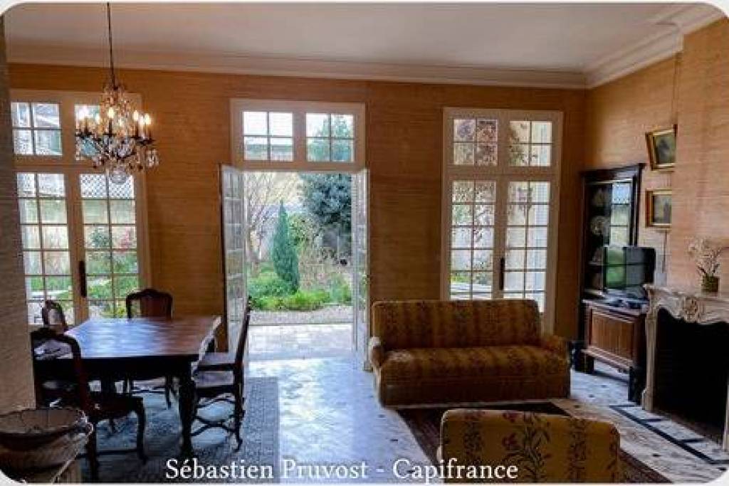 Dpt Gironde (33), à vendre LIBOURNE maison de ville P10 de 341 m² - Terrain de 423,00 m² - Garage 120m2 - Jardin clos